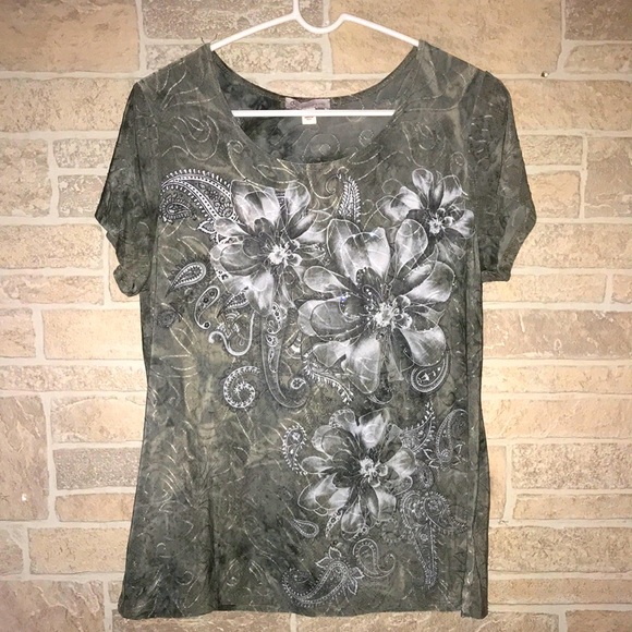 ✅db Short Sleeve Tee with rhinestones - Picture 1 of 7